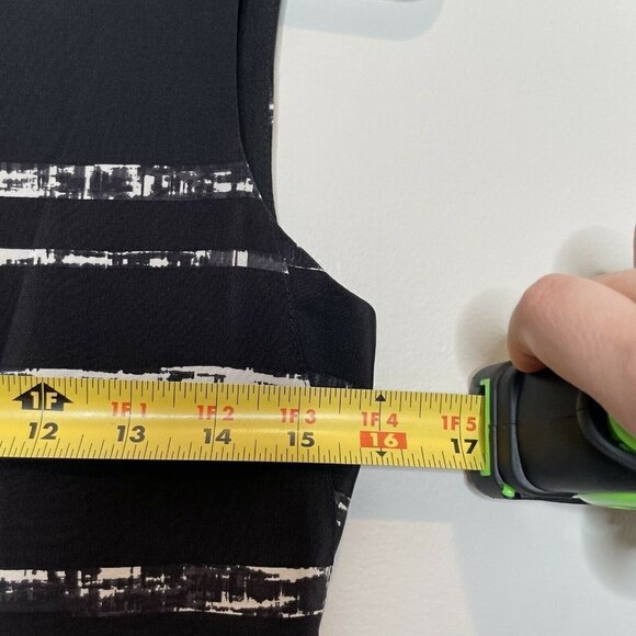 Vince 100% Silk Black Abstract Striped Shift Dress Size 2 - Picture 8 of 9